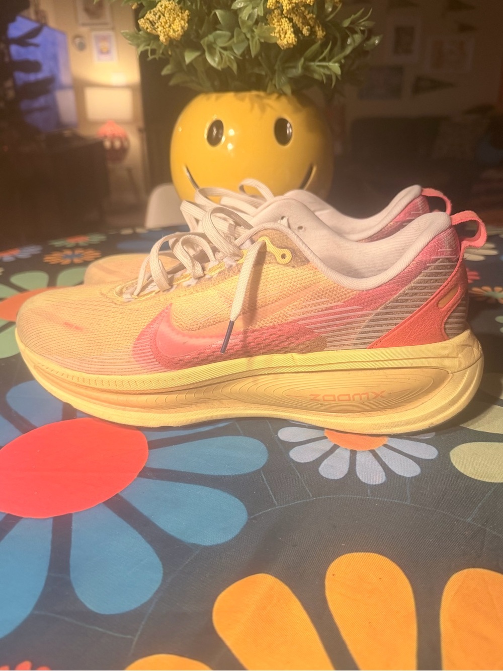Nike Vomero 18 SE  Size 12